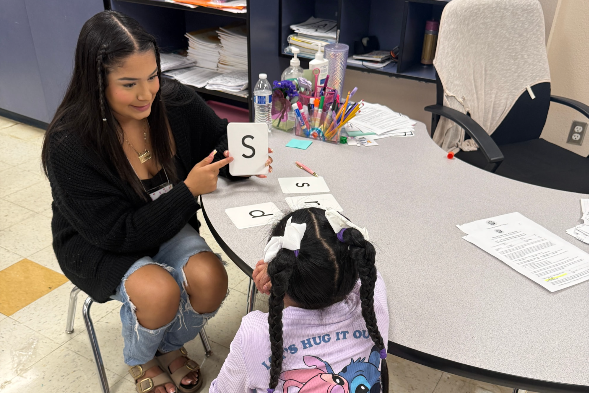 Sundown student helping El Mirage students.