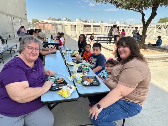 Students and families eating lunch.